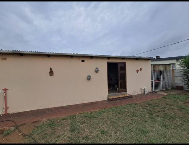 3 BEDROOM HOUSE FOR SALE IN RUSTIVIA